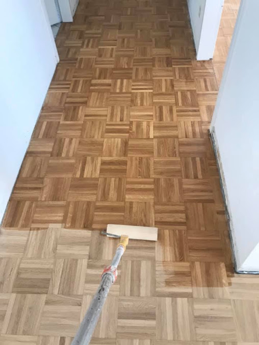 Bodenleger bei der Arbeit
