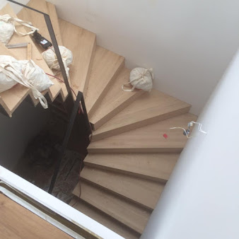Fachgerecht verlegter Boden auf einer Treppe